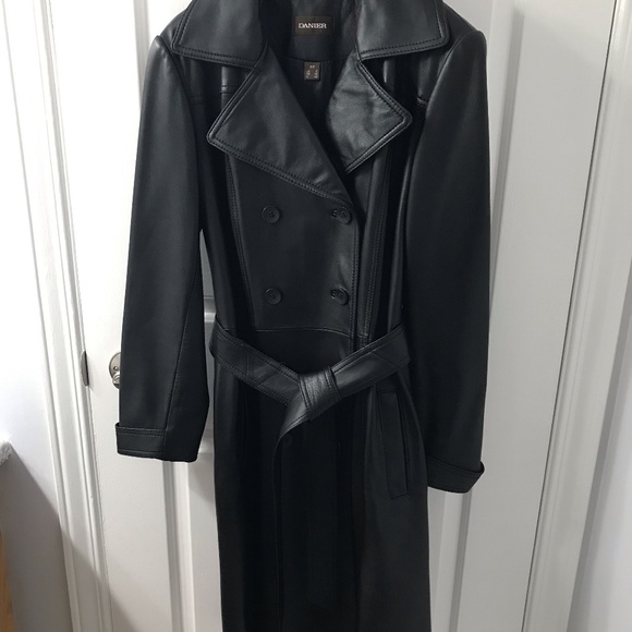 Woman’s leather coat - Picture 1 of 3